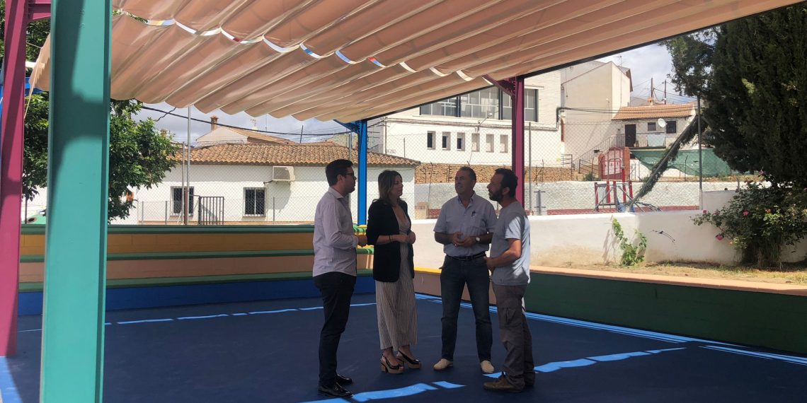 El colegio Hermanos Aguilera de Los Prados estrena zona de sombra en el patio