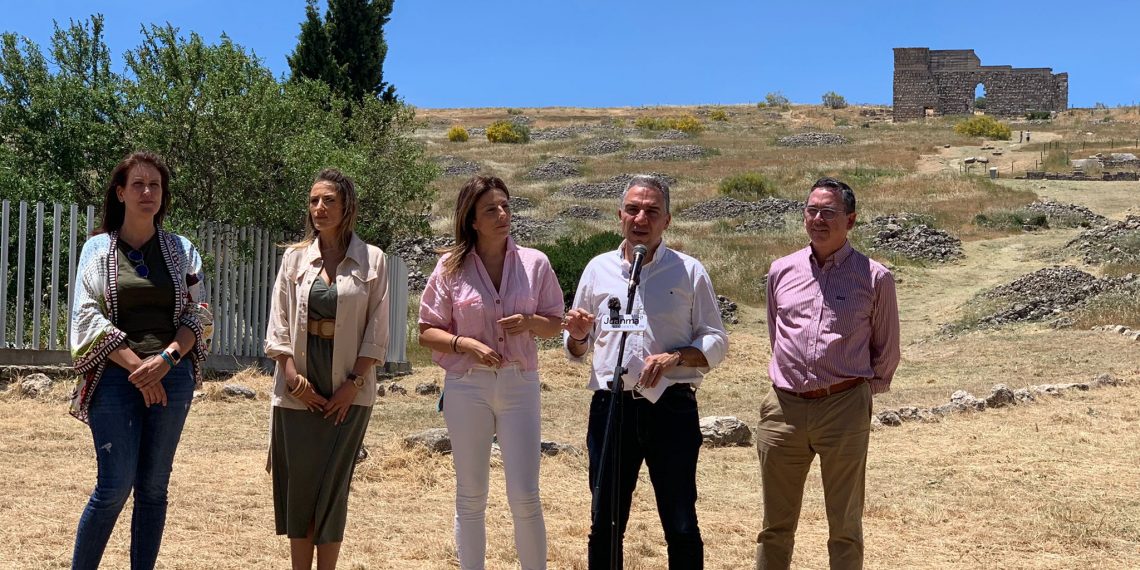 Elecciones 19J. Bendodo destaca la inversión en Acinipo: «Simboliza perfectamente el cambio en toda Andalucía»