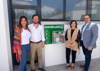 El Ayuntamiento instala los siete primeros desfibriladores en dependencias municipales