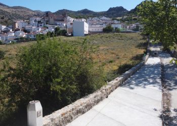 Alpandeire acondiciona el Camino de las Cruces