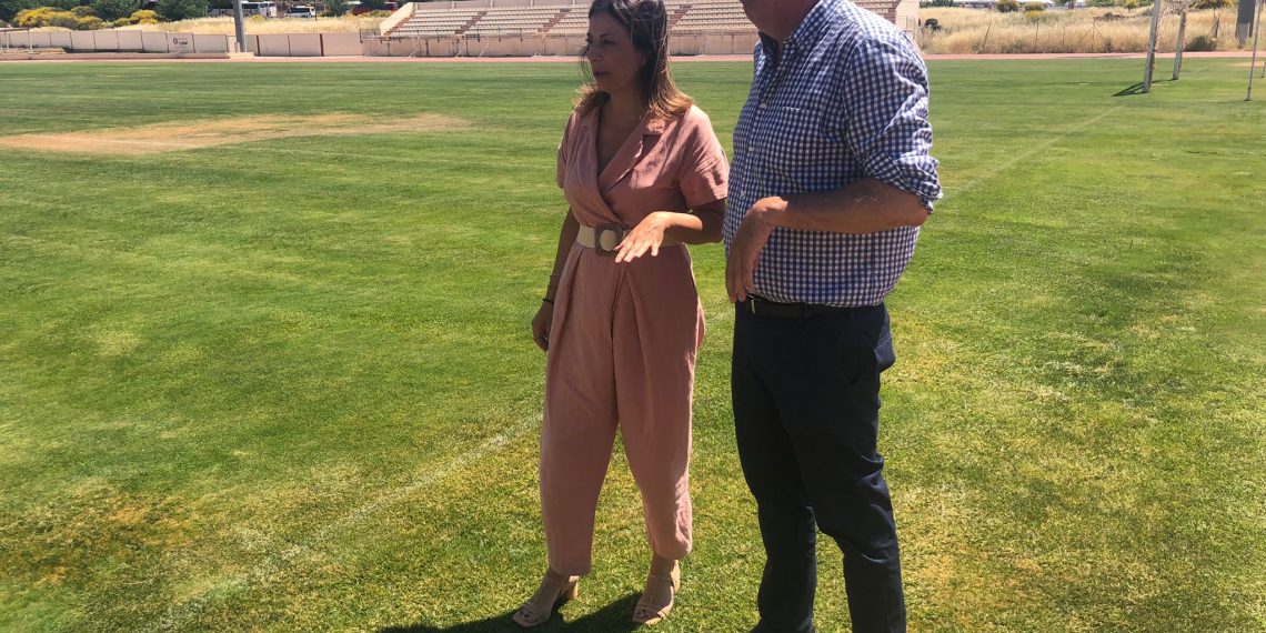 El Ayuntamiento sustituirá el césped del campo de fútbol de la Ciudad Deportiva