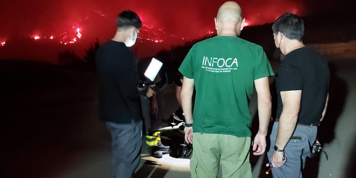 Casi 1.000 efectivos trabajan hoy para extinguir el incendio de Pujerra