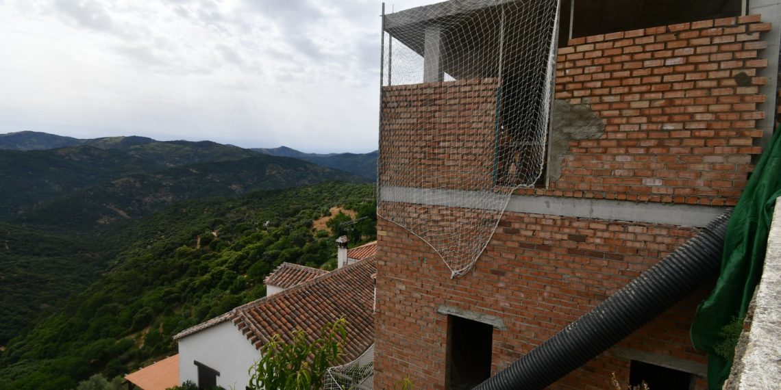 Benalauría amplía su salón de actos municipal
