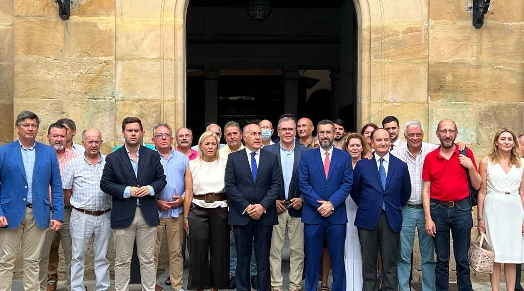 Ronda participa en un encuentro con colectivos y ayuntamientos de la Serranía y el Campo de Gibraltar para analizar la situación de la línea férrea Algeciras-Ronda