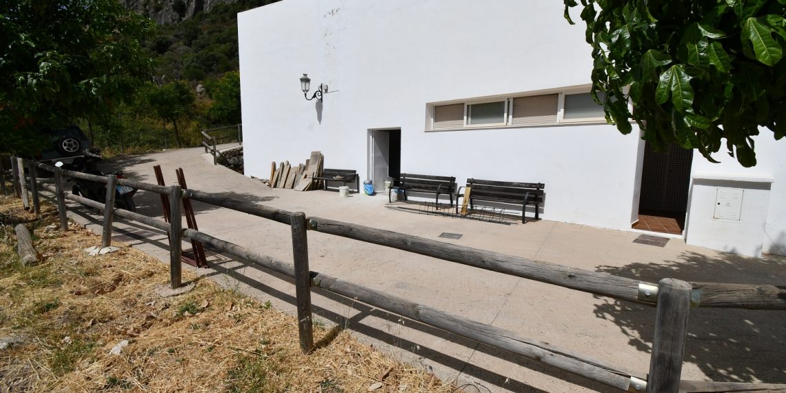 Algatocín construye una sala de responso en el tanatorio municipal