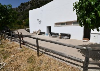 Algatocín construye una sala de responso en el tanatorio municipal