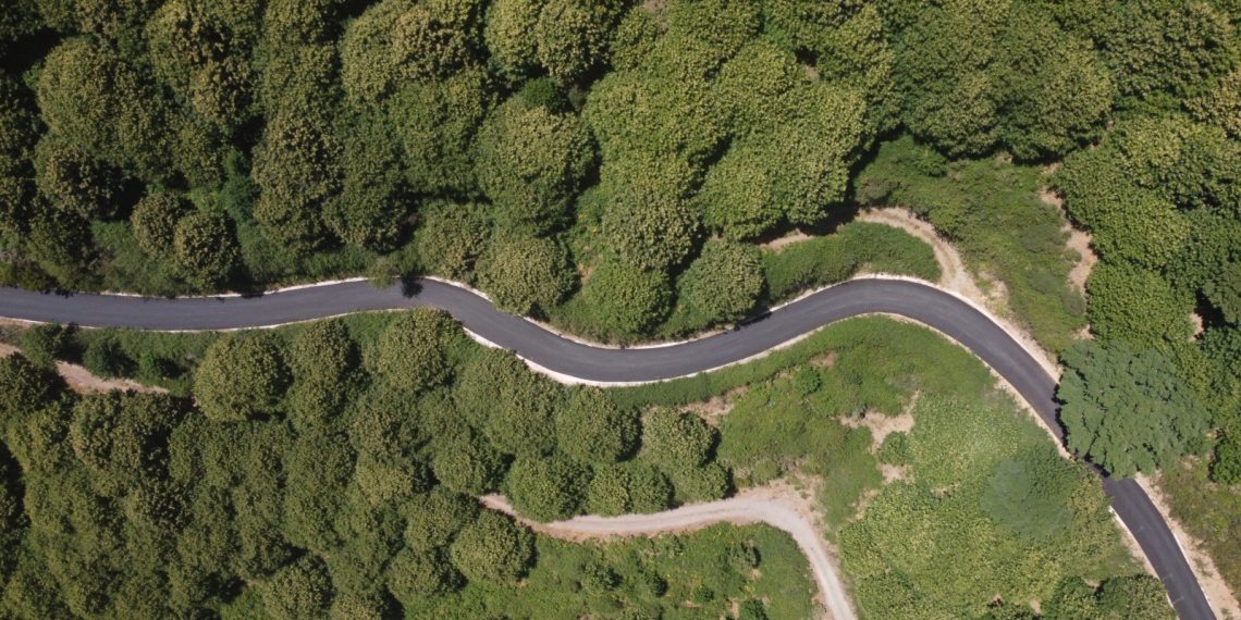 Pujerra realiza mejoras en el camino a Jubrique