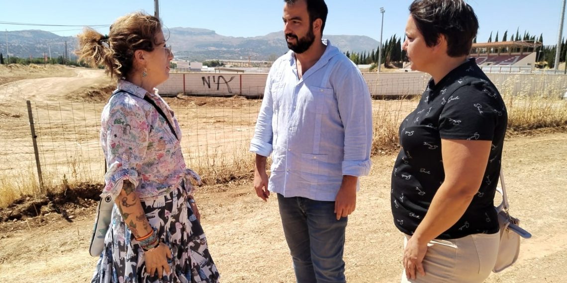 El Ayuntamiento habilita nuevas zonas de aparcamiento para hasta mil vehículos durante los días de la Feria de Pedro Romero