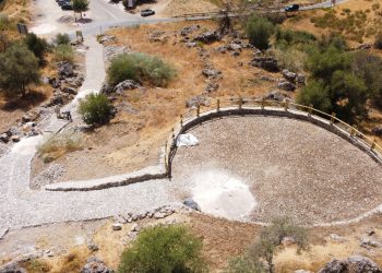 Cartajima rehabilita la era y mirado de Las Cruces y su camino de acceso