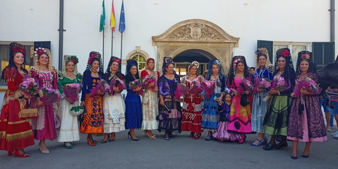 Ronda recupera el ambiente de su Goyesca con miles de personas en las calles y rostros muy conocidos entre el público del festejo