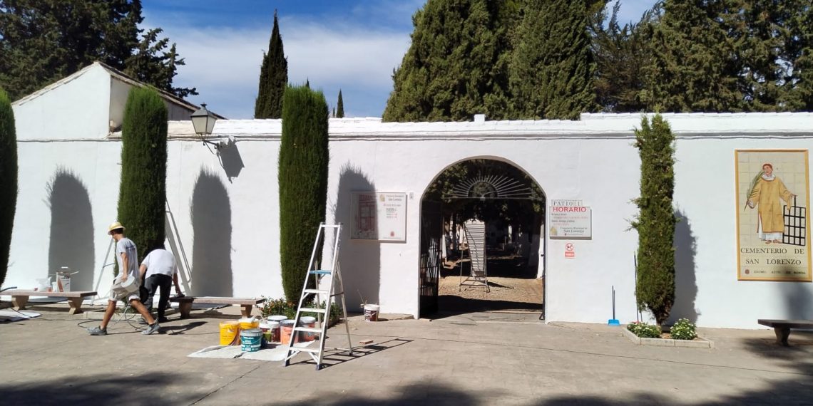Finalizan las obras del muro exterior del cementerio por calle Guadalevín