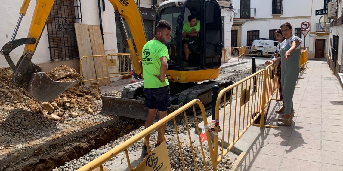 El Ayuntamiento renueva la red de saneamiento en la calle Calvo Asensio