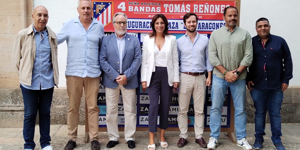 El Ayuntamiento presenta el proyecto para dedicar una plaza a Luis Aragonés ante representantes del Atlético y de peñas rojiblancas