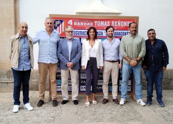 El Ayuntamiento presenta el proyecto para dedicar una plaza a Luis Aragonés ante representantes del Atlético y de peñas rojiblancas