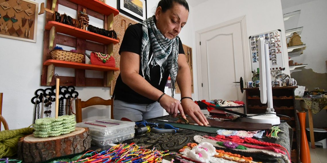 LA ARTESANA ISABEL QUIRÓS INSTALA SU TALLER EN GENALGUACIL