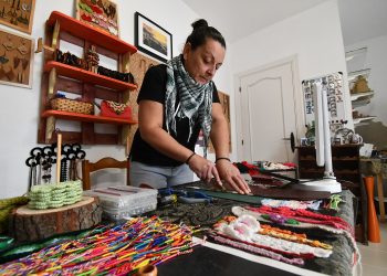 LA ARTESANA ISABEL QUIRÓS INSTALA SU TALLER EN GENALGUACIL
