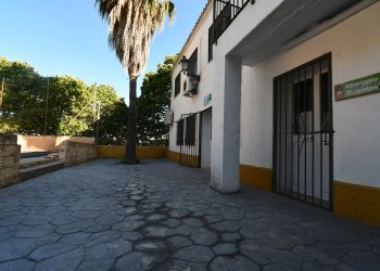 PUJERRA ACONDICIONA EL ENTORNO EXTERIOR DEL CPR ALTO GENAL