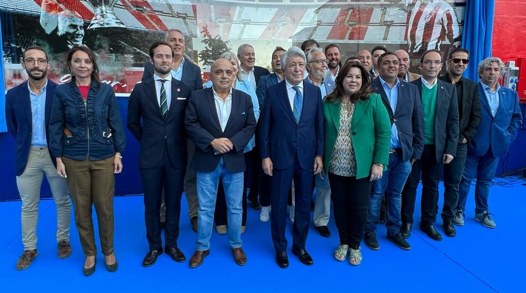 El Ayuntamiento de Ronda inaugura la plaza Luis Aragonés