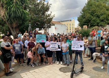 Unas 200 personas piden que no se retiren los gatos de la colonia de los jardines de Blas Infante