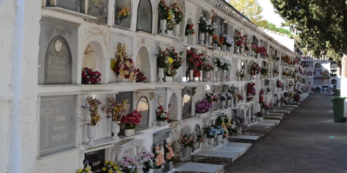 El Ayuntamiento amplía el horario de apertura del cementerio de cara al día de Todos los Santos