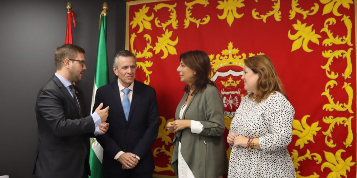 El Ayuntamiento firma con la UNED un convenio que permite que la sede de Ronda ofrezca tutorías presenciales del Grado de Educación Infantil