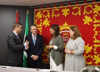 El Ayuntamiento firma con la UNED un convenio que permite que la sede de Ronda ofrezca tutorías presenciales del Grado de Educación Infantil
