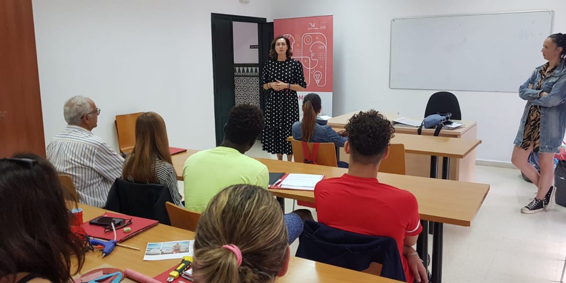 El Ayuntamiento y Diputación anuncian la octava convocatoria del programa ‘Enrédate+’ con un curso de ‘Atención en sala en restaurante bar’