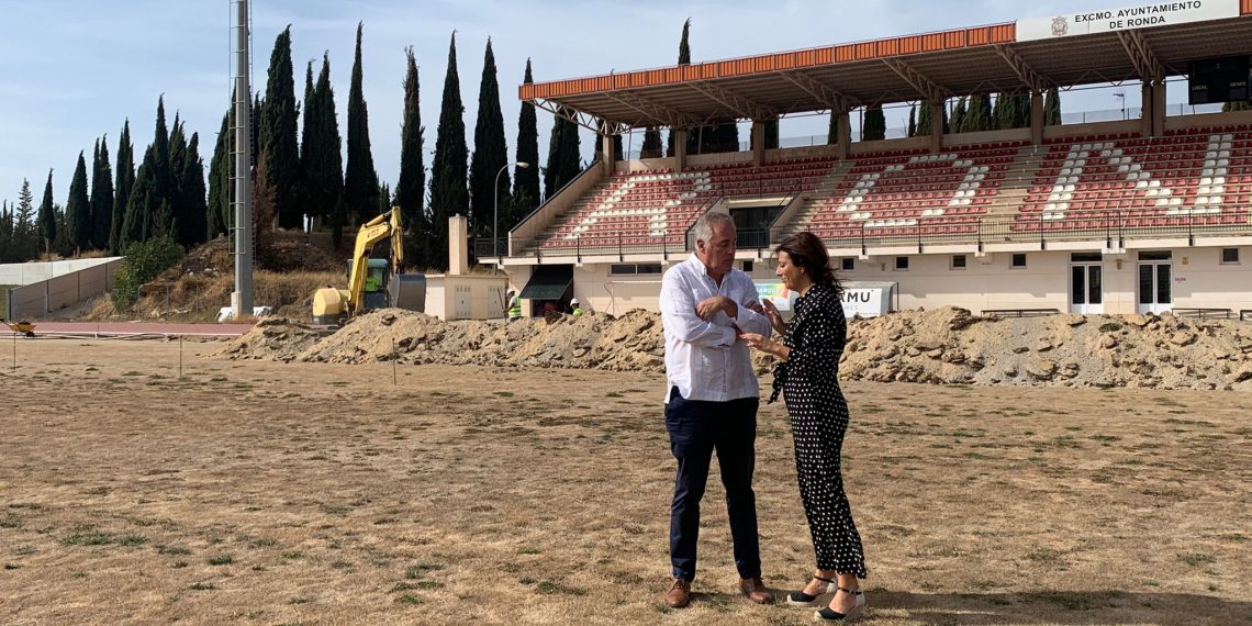 El Ayuntamiento inicia las obras para sustituir el césped natural por artificial en la Ciudad Deportiva