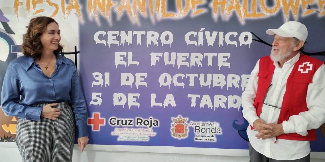 El Ayuntamiento y Cruz Roja organiza una fiesta infantil de Halloween en el nuevo centro cívico de la barriada de El Fuerte  