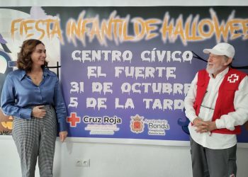 El Ayuntamiento y Cruz Roja organiza una fiesta infantil de Halloween en el nuevo centro cívico de la barriada de El Fuerte  