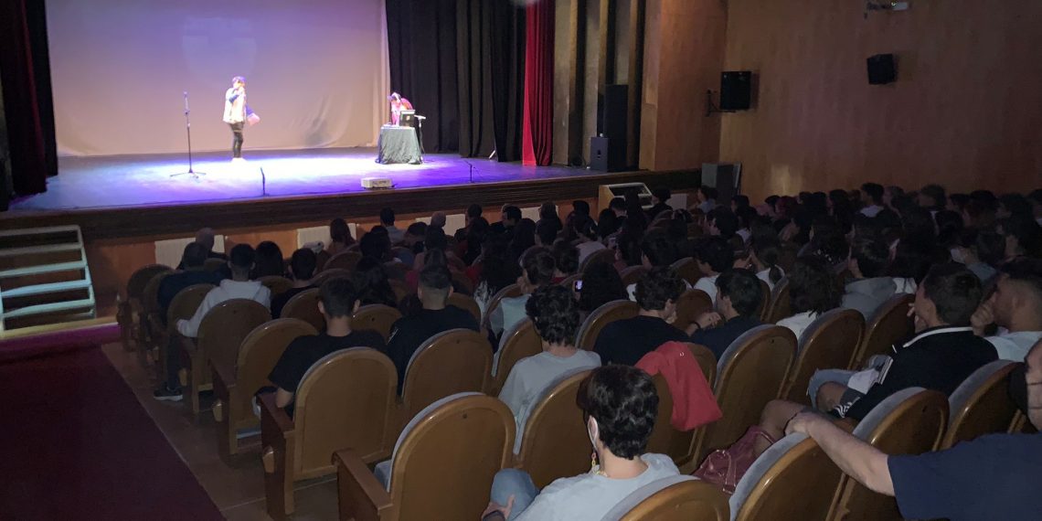 Más de medio millar de alumnos de secundaria participan en un ‘road show’ de Salud para formar a los jóvenes de los riesgos al volante  