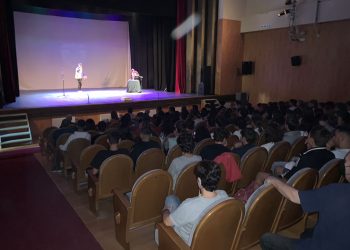 Más de medio millar de alumnos de secundaria participan en un ‘road show’ de Salud para formar a los jóvenes de los riesgos al volante  