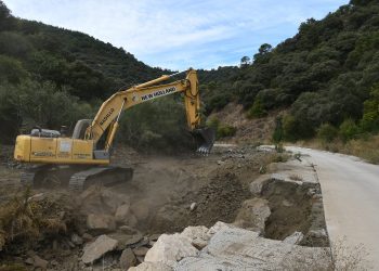 Faraján repara los daños del camino de Jubrique