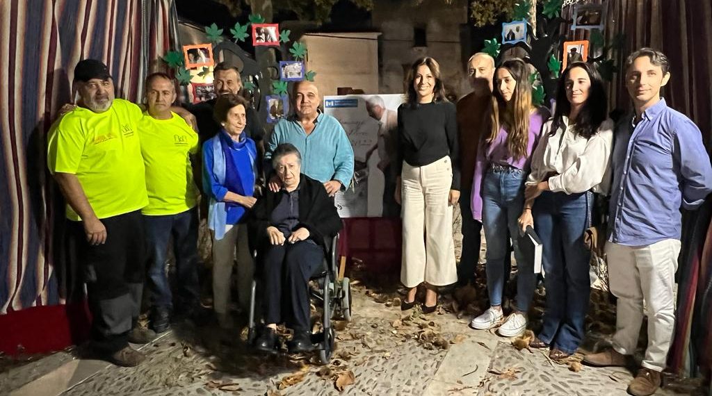 El Barrio recuerda a su vecino Pepe Flores con un homenaje en el tradicional tostón del 1 de noviembre