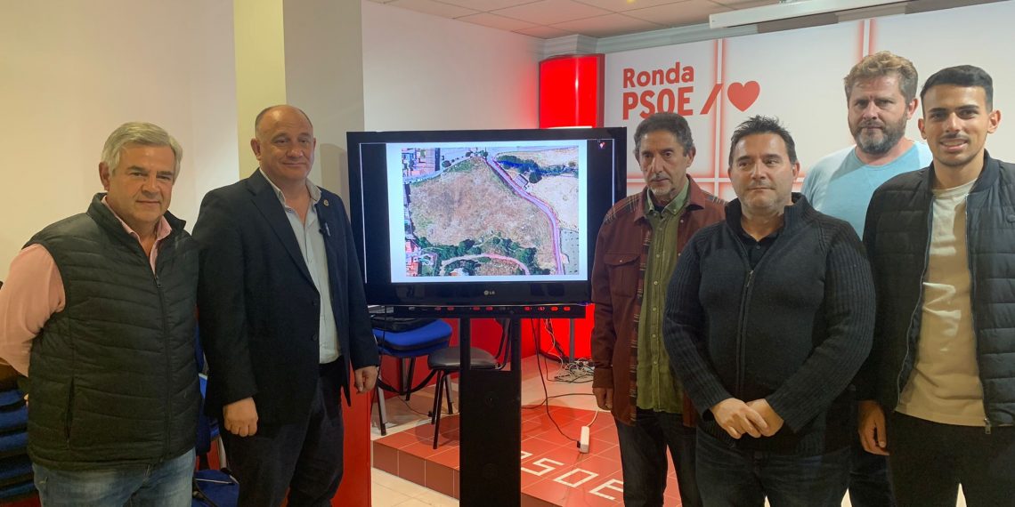 Cañestro anuncia un aparcamiento gratuito en el Barrio en caso de que gobierne