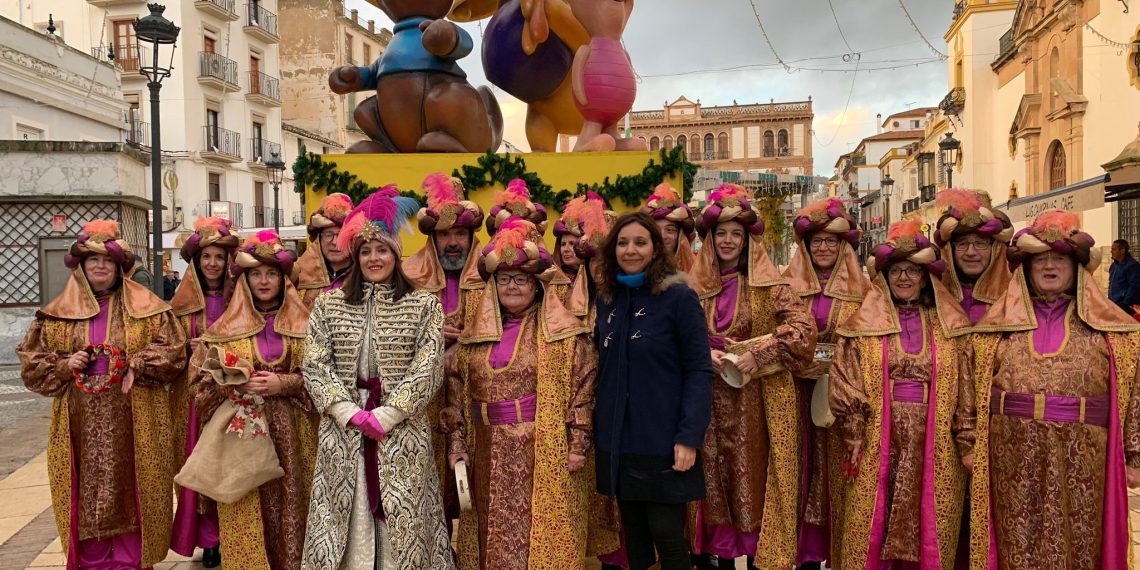 La delegación de Fiestas presenta los buzones con personajes infantiles para que los niños puedan depositar sus cartas a los Reyes Magos