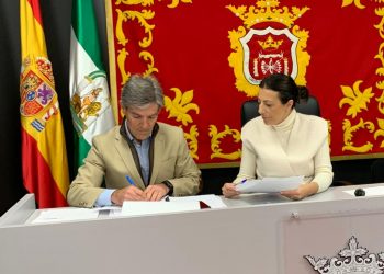 El Ayuntamiento firma un convenio con los propietarios de Cerro del Almendro para cofinanciar la renovación del abastecimiento