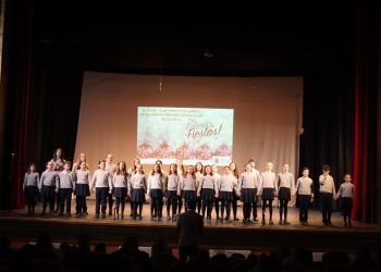 El Ayuntamiento celebra su tradicional Certamen Escolar de Villancicos y entrega los premios del concurso de Belenes