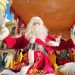 Cientos de personas visitan la ‘aldea de Papá Noel’ que ha abierto sus puertas esta tarde en Ronda en la plaza teniente Arce