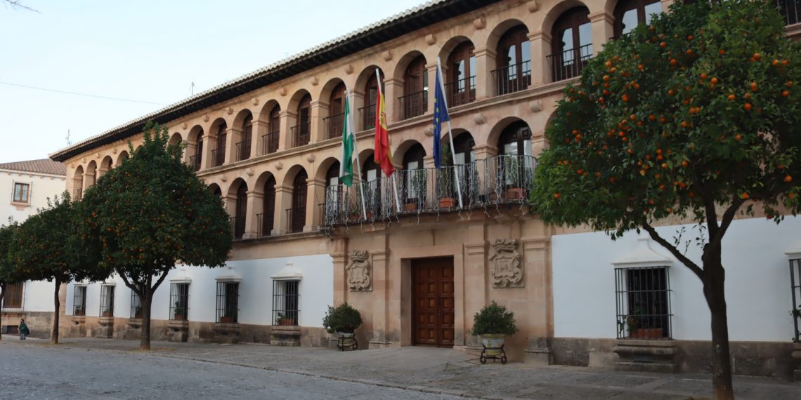 El Ayuntamiento promueve la creación de empleo con una plaza de secretario y una bolsa de empleo de arquitectos técnicos