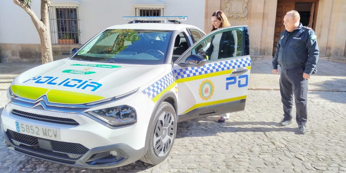 El Ayuntamiento presenta un nuevo vehículo de la Policía Local de Ronda