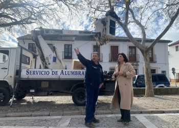 El Ayuntamiento renueva las farolas de la plaza Ruedo Alameda para mejorar la calidad lumínica y rebajar el consumo eléctrico