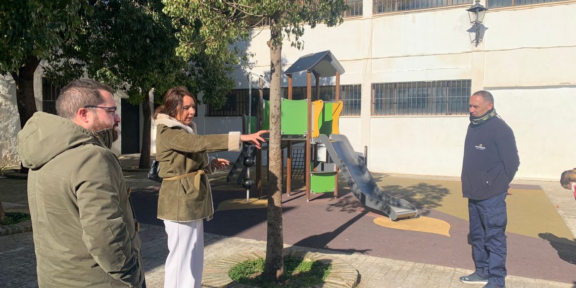 El Ayuntamiento estudia mejoras en los parques de calle Azucena y el entorno de calle Real