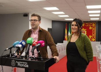 El Ayuntamiento y LA Organic Experience alcanzan un acuerdo para acercar la elaboración del aceite de oliva a los escolares rondeños