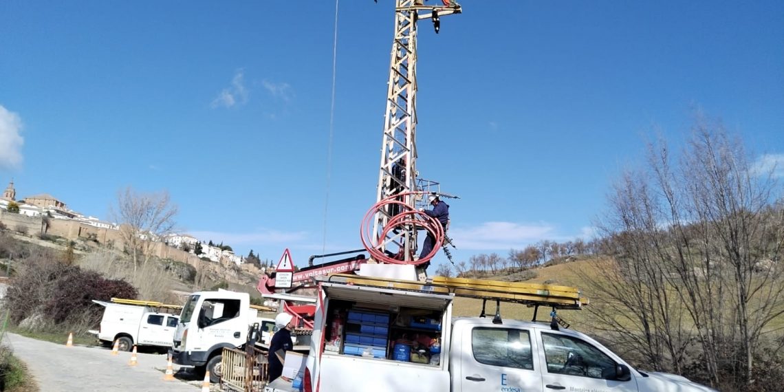 Avanzan los trabajos de soterramiento del cableado eléctrico en el Arroyo las Culebras
