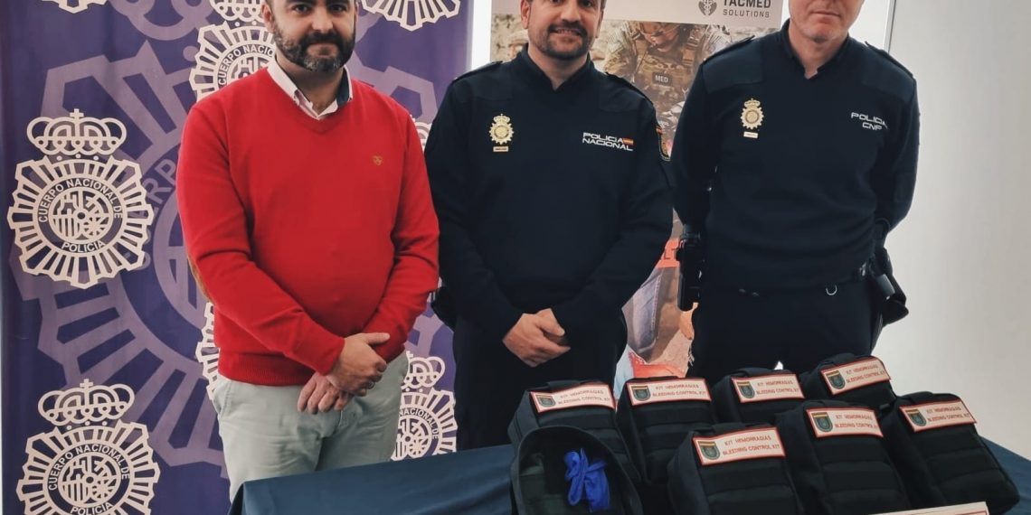 La Policía Nacional recibe una donación de material sanitario