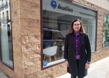 Asuntos Sociales y el centro Audika colaboran en un programa para facilitar el acceso a audífonos para las familias con menos recursos