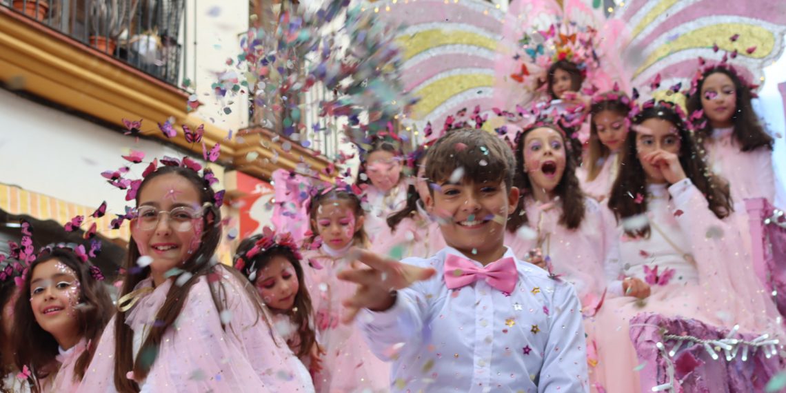Ronda celebra su segundo fin de semana de Carnaval con miles de personas en sus calles