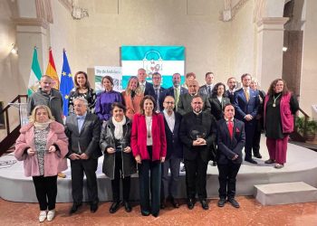 El Ayuntamiento celebra el día de Andalucía con un reconocimiento a la labor social de cinco personalidades rondeñas
