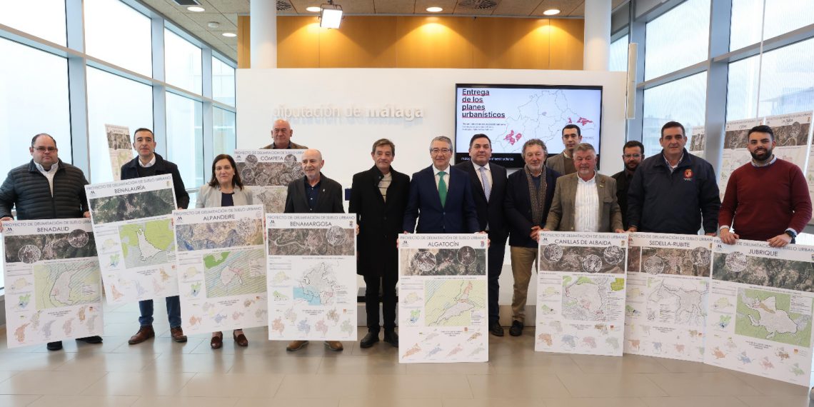 Alpandeire recibe de la Diputación su proyecto de delimitación del suelo urbano